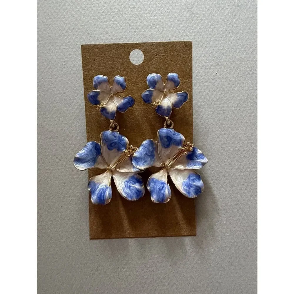 Lavender hibiscus drop earrings A1908